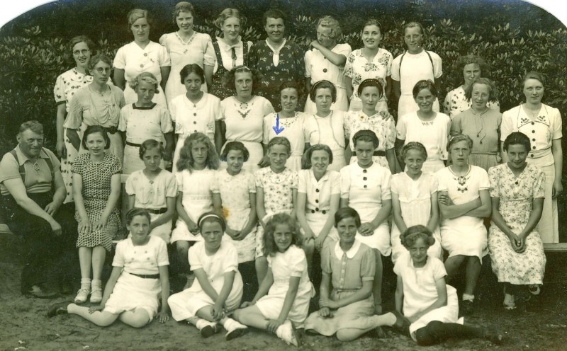 1941-Hervormde-Meisjesvereniging-Oosterbierum