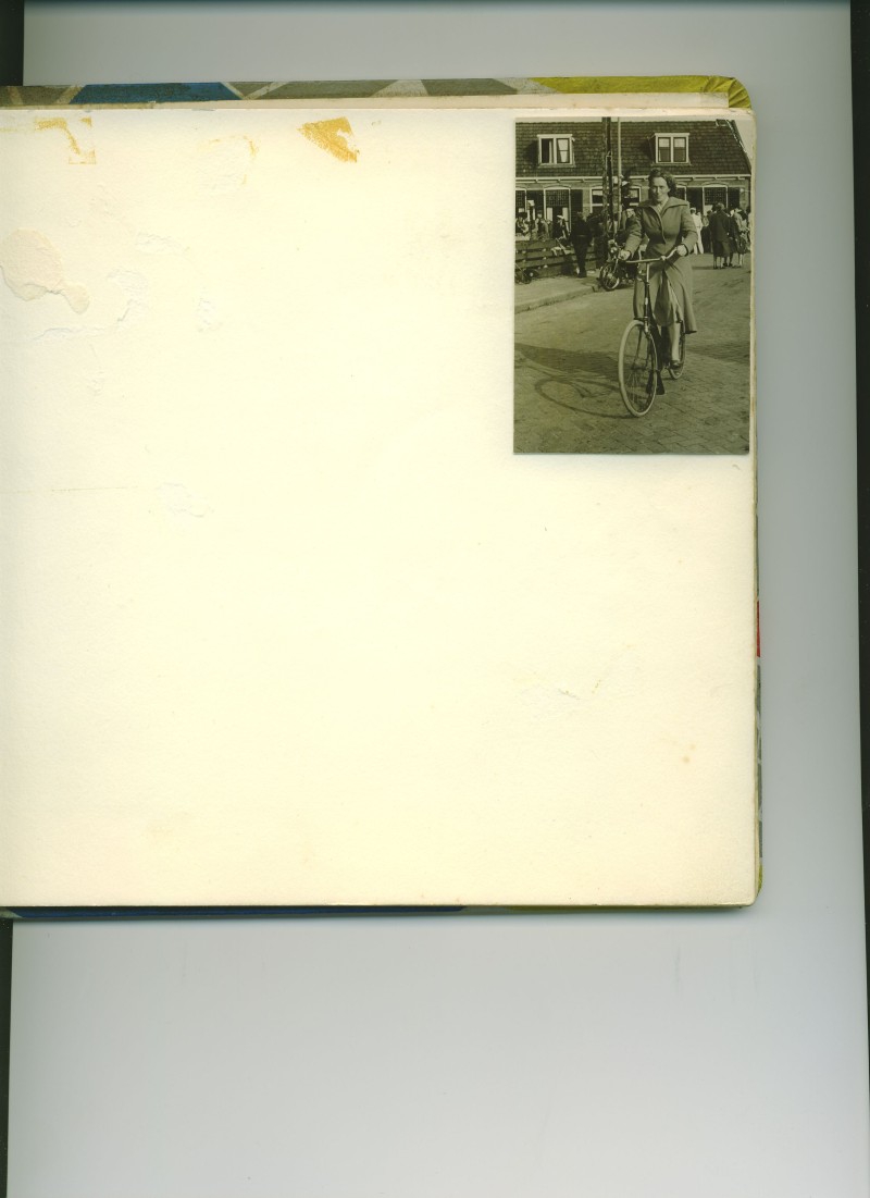 1950-Baukje-op-de-fiets-in-Tzum