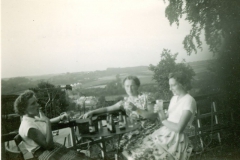 1947-Rechts-Baukje-en-Anna