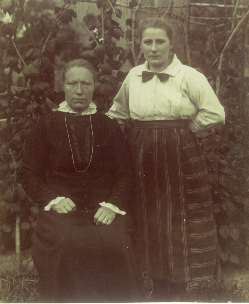 1916-IJtje-en-Anna-Boersma