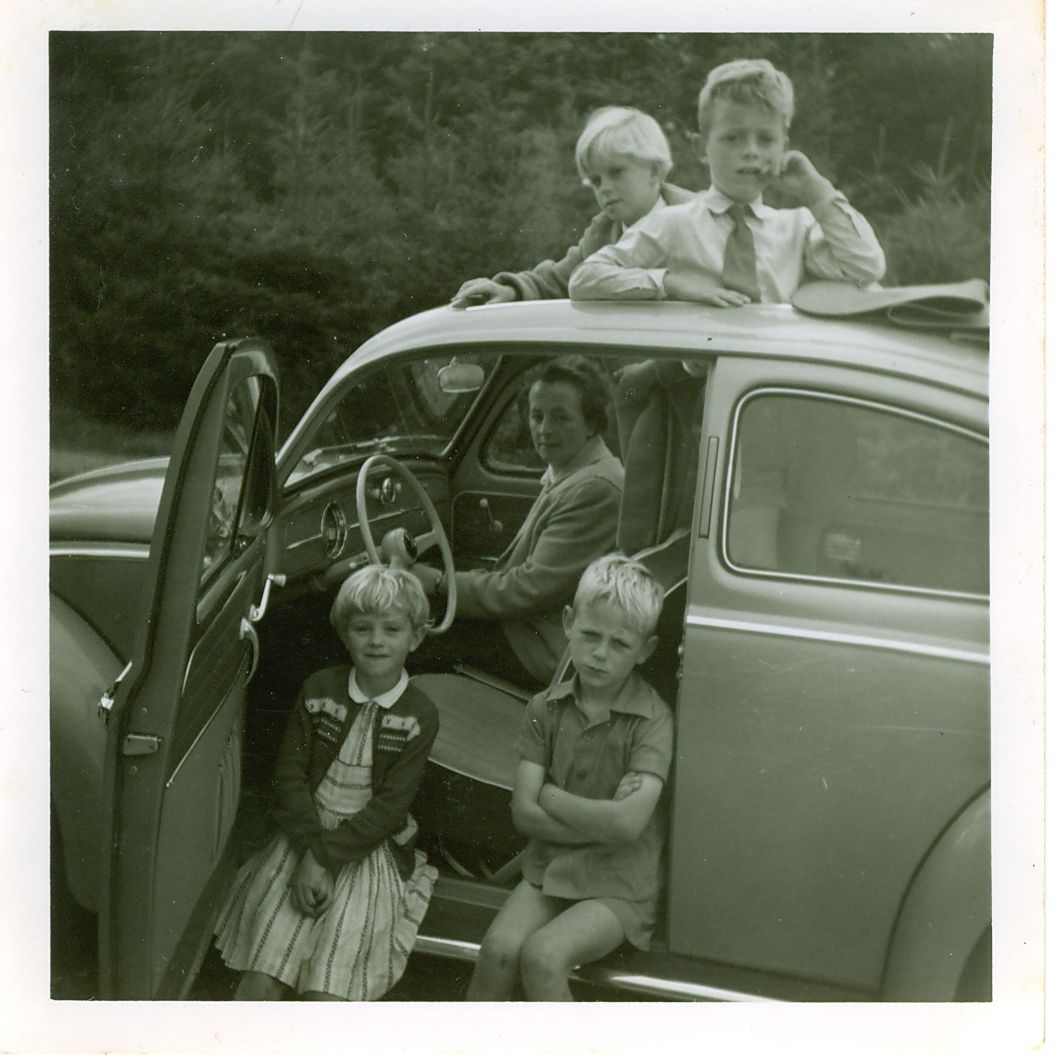 1960-Klaar-voor-vertrek-naar-huis