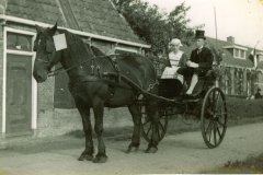 1946-Feest-Sexbierum-Jappie-en-Peet-in-Friese-klederdracht